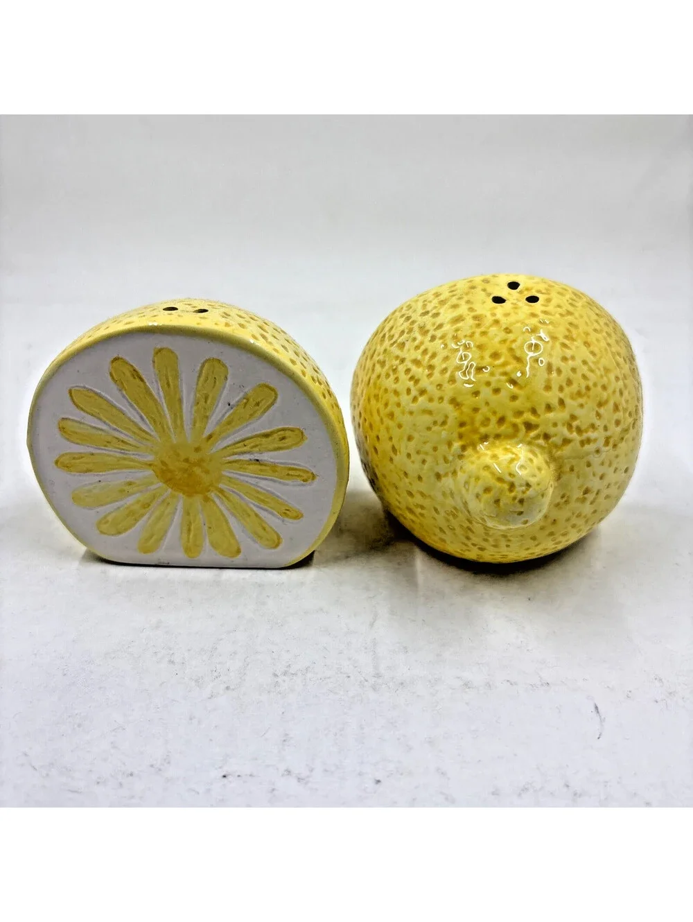 VTG Salt & Pepper Shakers YELLOW Lemon Slice Cottage Core Farm Kitchen Decor
